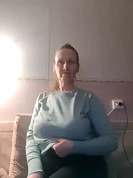 Snapshot of Evelina_cute chatting on January 2025 12:38:01 AM Evelina cute online show from January 2025 12:38:01 AM