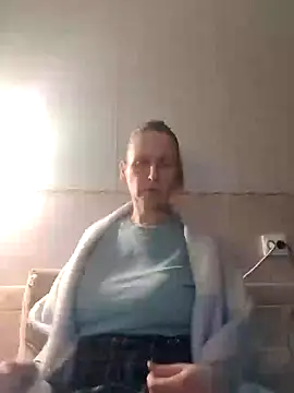 Snapshot of Evelina_cute chatting on January 2025 12:28:02 AM Evelina cute online show from January 2025 12:28:02 AM