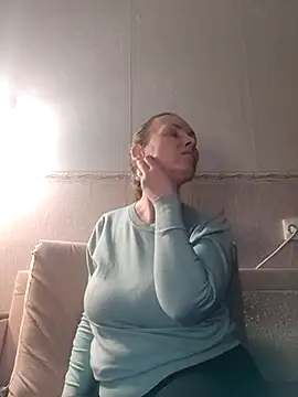 Snapshot of Evelina_cute chatting on January 2025 06:53:02 PM Evelina cute online show from January 2025 06:53:02 PM