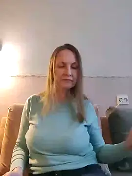 Snapshot of Evelina_cute chatting on January 2025 01:00:02 PM Evelina cute online show from January 2025 01:00:02 PM