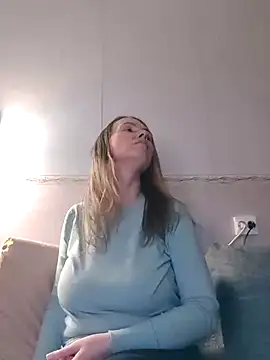 Snapshot of Evelina_cute chatting on January 2025 05:17:02 PM Evelina cute online show from January 2025 05:17:02 PM