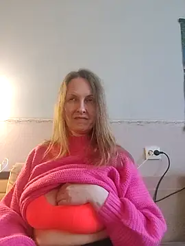 Snapshot of Evelina_cute chatting on January 2025 10:52:02 AM Evelina cute online show from January 2025 10:52:02 AM