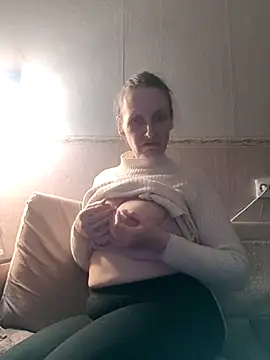 Snapshot of Evelina_cute chatting on March 2025 08:04:01 PM Evelina cute online show from March 2025 08:04:01 PM