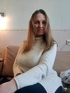 Snapshot of Evelina_cute chatting on March 2025 09:06:01 AM Evelina cute online show from March 2025 09:06:01 AM