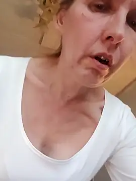 Snapshot of Evelina_cute chatting on September 2025 03:14:01 PM Evelina cute online show from September 2025 03:14:01 PM