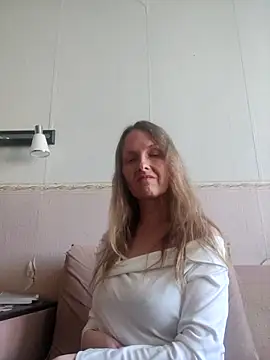 Snapshot of Evelina_cute chatting on October 2025 10:10:02 AM Evelina cute online show from October 2025 10:10:02 AM