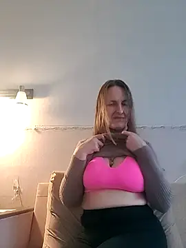 Snapshot of Evelina_cute chatting on October 2025 01:43:02 PM Evelina cute online show from October 2025 01:43:02 PM