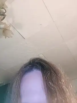 Snapshot of Evelina_cute chatting on October 2025 02:24:02 PM Evelina cute online show from October 2025 02:24:02 PM