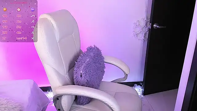 Snapshot of nyna_1 chatting on January 2025 10:36:01 PM nyna 1 online show from January 2025 10:36:01 PM