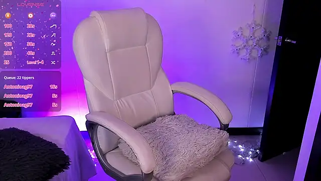 Snapshot of nyna_1 chatting on February 2025 01:44:02 AM nyna 1 online show from February 2025 01:44:02 AM