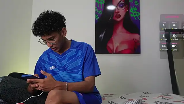 Snapshot of harrytwink18 chatting on December 2024 01:31:02 PM harrytwink18 online show from December 2024 01:31:02 PM