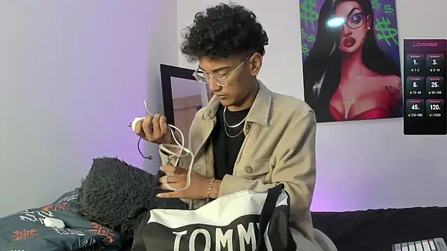 Snapshot of harrytwink18 chatting on February 2025 01:27:02 PM harrytwink18 online show from February 2025 01:27:02 PM