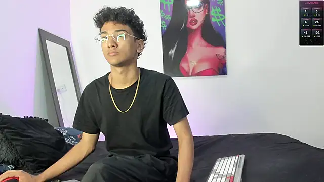 Snapshot of harrytwink18 chatting on February 2025 01:48:02 PM harrytwink18 online show from February 2025 01:48:02 PM