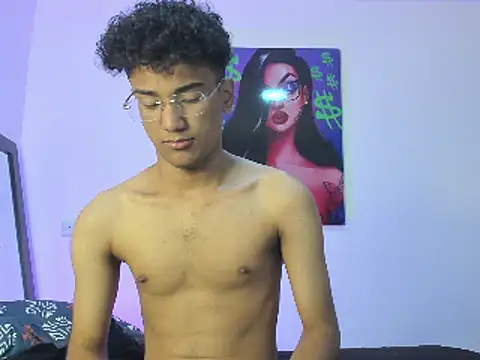 Snapshot of harrytwink18 chatting on February 2025 06:04:01 PM harrytwink18 online show from February 2025 06:04:01 PM