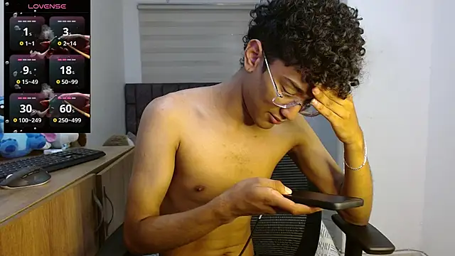 Snapshot of harrytwink18 chatting on September 2025 04:08:01 PM harrytwink18 online show from September 2025 04:08:01 PM