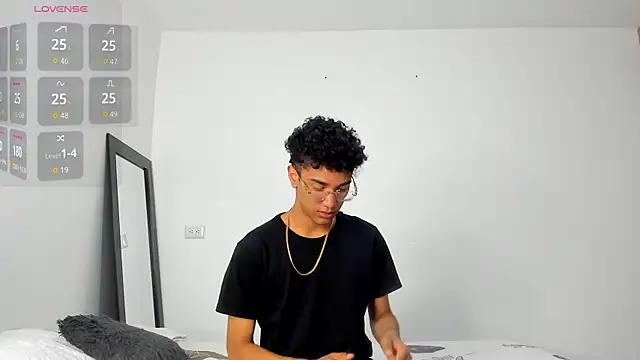 Snapshot of harrytwink18 chatting on December 2025 02:22:01 PM harrytwink18 online show from December 2025 02:22:01 PM