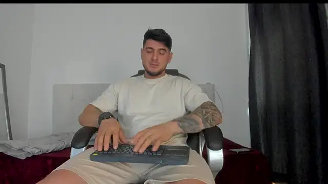 Snapshot of Teilor_Creed chatting on November 2025 07:40:02 PM Teilor Creed online show from November 2025 07:40:02 PM