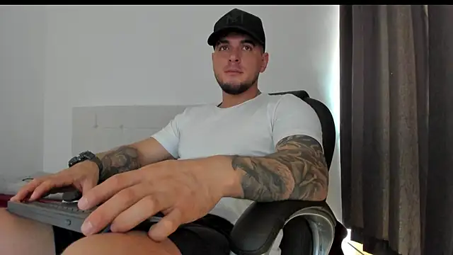 Snapshot of Teilor_Creed chatting on November 2025 06:08:01 PM Teilor Creed online show from November 2025 06:08:01 PM