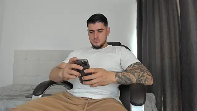 Snapshot of Teilor_Creed chatting on November 2025 07:49:02 PM Teilor Creed online show from November 2025 07:49:02 PM