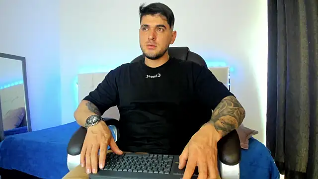 Snapshot of Teilor_Creed chatting on December 2025 08:25:01 PM Teilor Creed online show from December 2025 08:25:01 PM