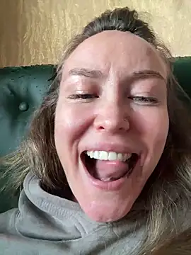 Snapshot of LovenseLush chatting on April 2026 05:15:01 PM LovenseLush online show from April 2026 05:15:01 PM