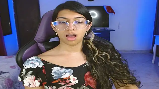 Snapshot of engielphoenis14 chatting on December 2025 12:59:02 AM engielphoenis14 online show from December 2025 12:59:02 AM