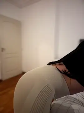 Snapshot of alessandra-a chatting on May 2026 09:22:02 PM alessandra-a online show from May 2026 09:22:02 PM