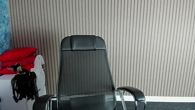 Emily Gin online show from October 2025 10:06:01 AM