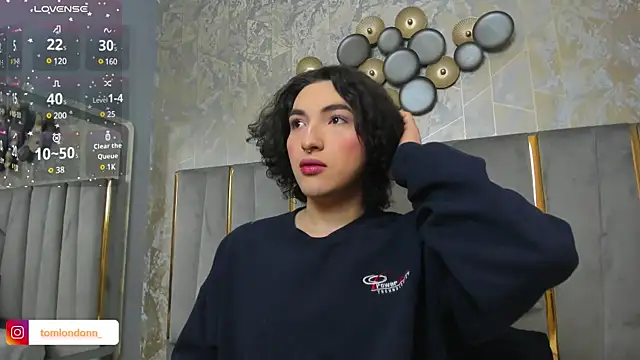 TomLondon  online show from February 2025 11:38:02 AM