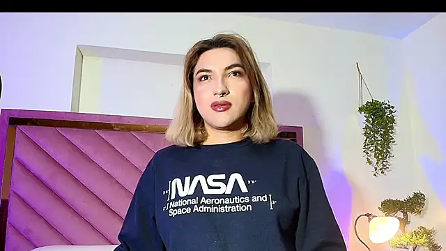 TomLondon  online show from September 2025 11:13:02 AM