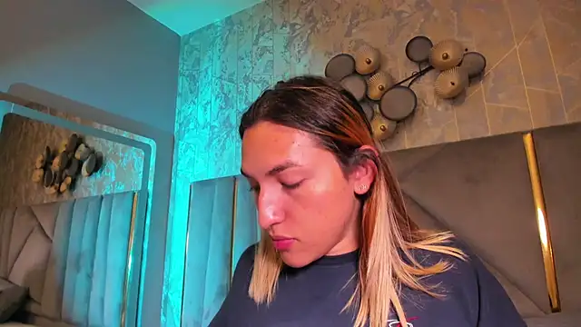 TomLondon  online show from February 2026 01:01:02 PM