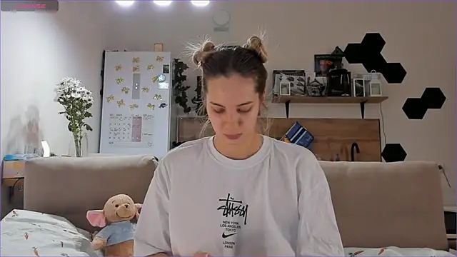 Girl alone home online show from October 2025 03:14:02 PM