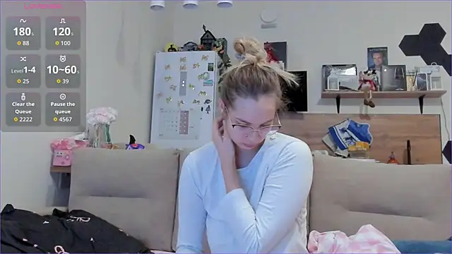 Girl alone home online show from February 2026 03:33:02 AM