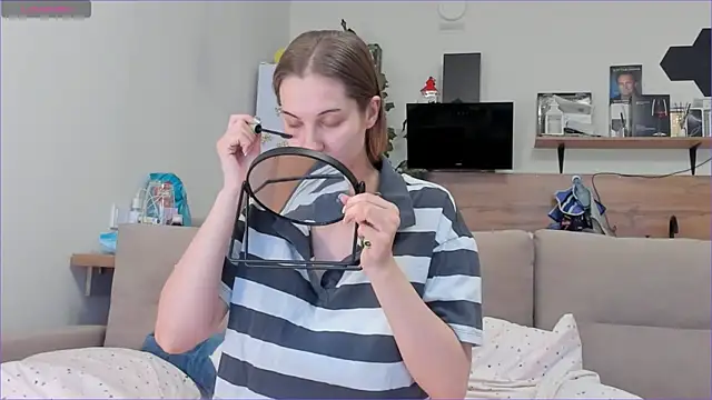 Girl alone home online show from April 2026 02:43:01 PM