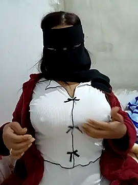 Snapshot of Saakoora chatting on December 2025 08:37:02 PM Saakoora online show from December 2025 08:37:02 PM