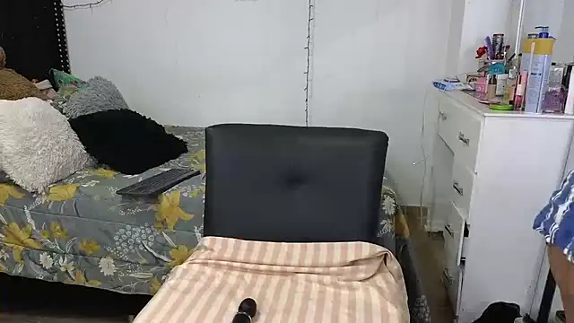 Snapshot of charlotte_077 chatting on November 2025 03:17:02 AM charlotte 077 online show from November 2025 03:17:02 AM