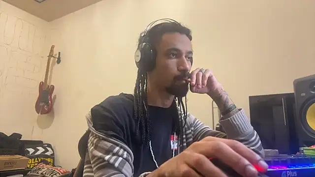 hotcamboy420 online show from November 2025 07:57:02 PM