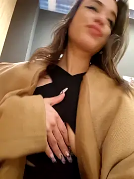 Snapshot of LydiaMaus96 chatting on December 2024 05:57:02 PM LydiaMaus96 online show from December 2024 05:57:02 PM