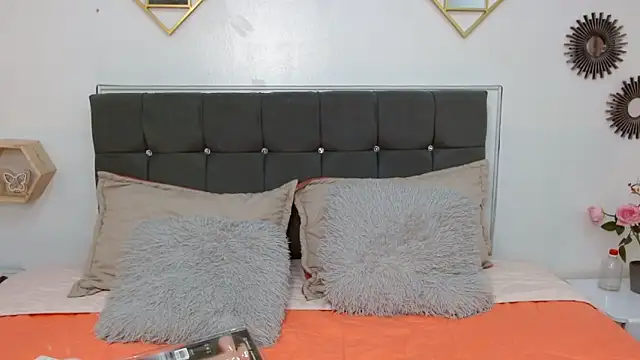 karlamorris  online show from February 2025 01:44:01 PM