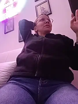 karlamorris  online show from November 2025 01:32:01 PM