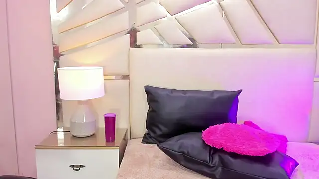 Snapshot of AlanaJones1 chatting on January 2025 02:46:01 PM AlanaJones1 online show from January 2025 02:46:01 PM