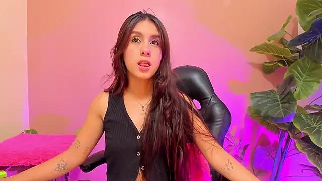 Snapshot of AlanaJones1 chatting on March 2025 04:02:02 AM AlanaJones1 online show from March 2025 04:02:02 AM