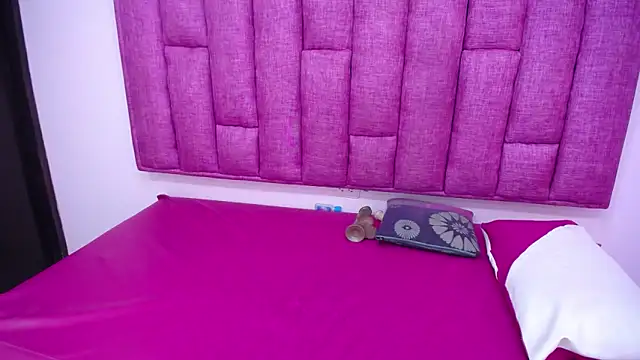 Briannacastello online show from January 2025 06:01:01 AM