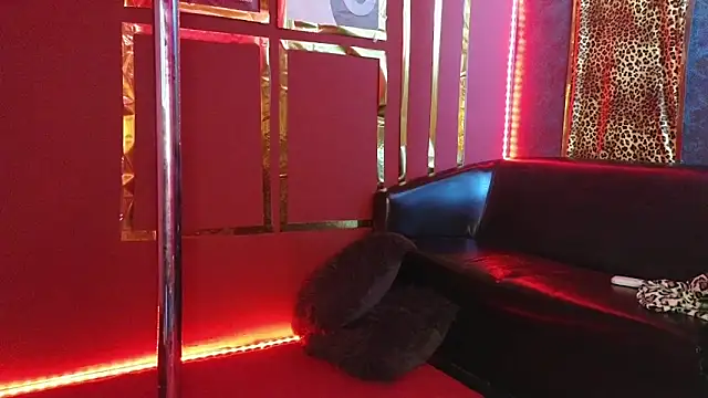 Snapshot of alissa4blonde chatting on October 2025 06:03:02 AM alissa4blonde online show from October 2025 06:03:02 AM