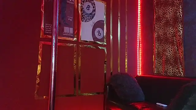 Snapshot of alissa4blonde chatting on November 2025 06:12:01 AM alissa4blonde online show from November 2025 06:12:01 AM