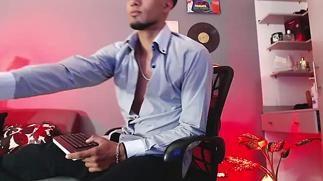 Snapshot of MagnusFrost chatting on January 2025 04:07:01 AM MagnusFrost online show from January 2025 04:07:01 AM