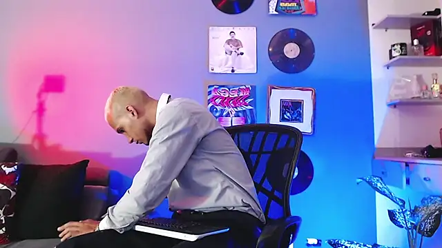 Snapshot of MagnusFrost chatting on January 2025 06:56:01 AM MagnusFrost online show from January 2025 06:56:01 AM