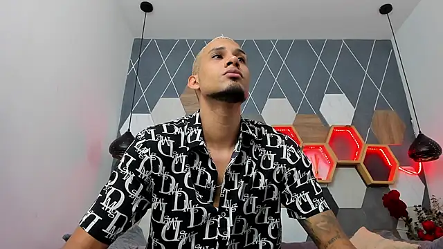 Snapshot of MagnusFrost chatting on January 2025 01:51:02 AM MagnusFrost online show from January 2025 01:51:02 AM