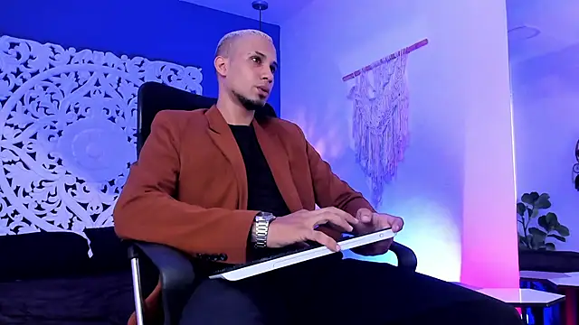 Snapshot of MagnusFrost chatting on January 2025 07:29:02 PM MagnusFrost online show from January 2025 07:29:02 PM