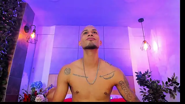 Snapshot of MagnusFrost chatting on January 2025 01:43:02 AM MagnusFrost online show from January 2025 01:43:02 AM